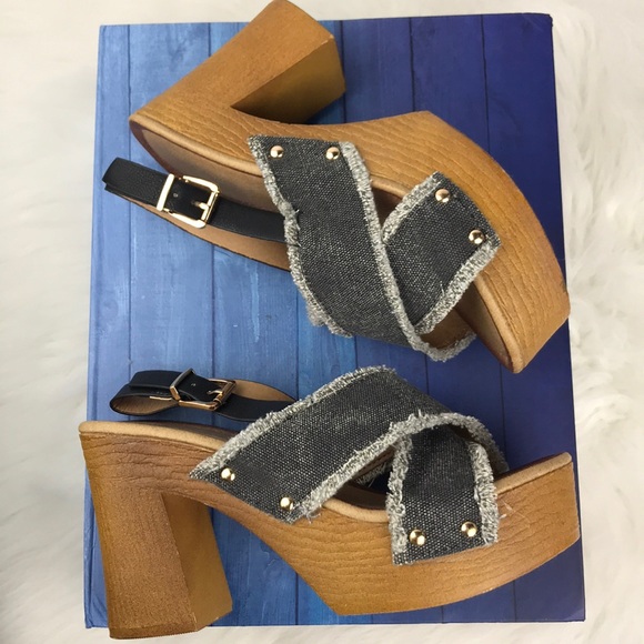 Retro Platform Heels - Picture 5 of 7